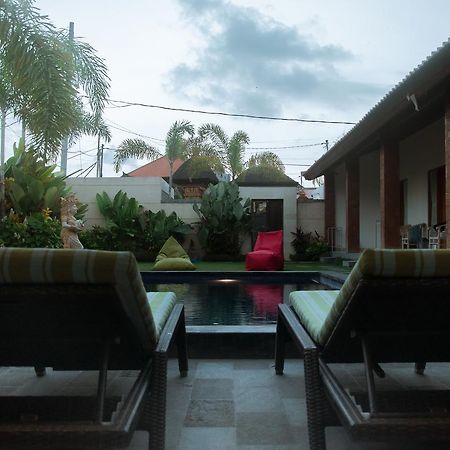 Aghasvina Guest House Canggu エクステリア 写真