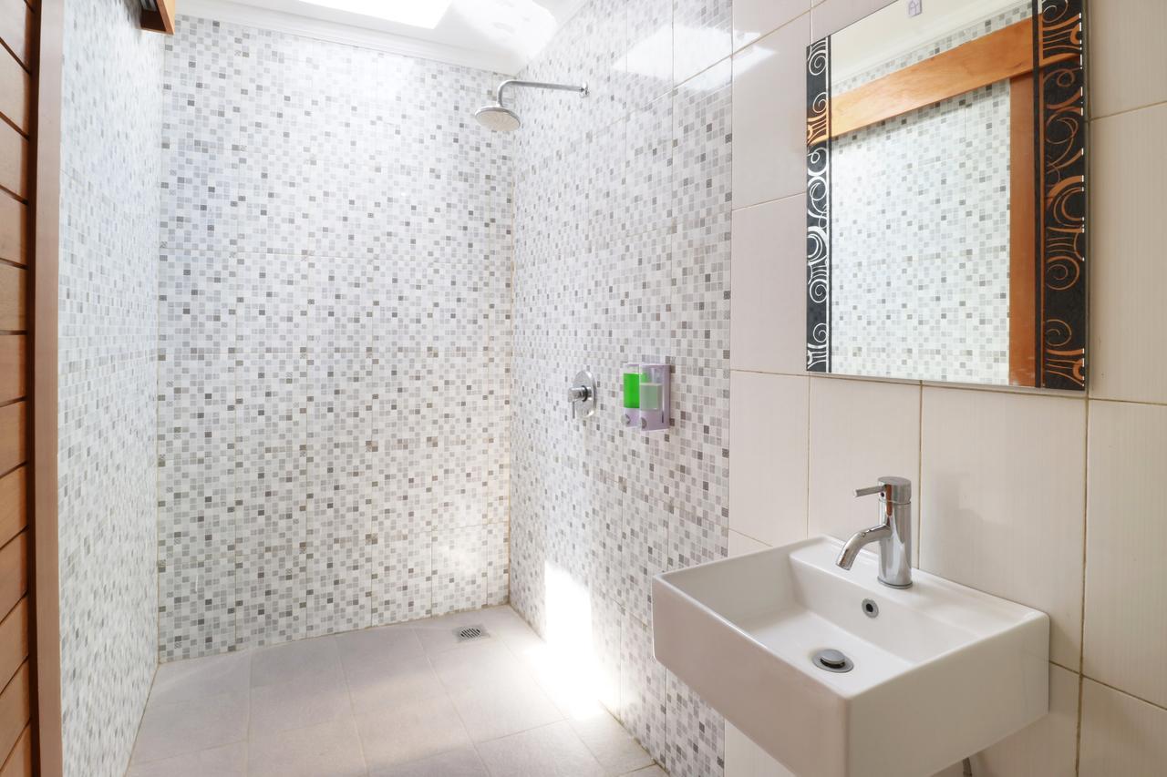 Aghasvina Guest House Canggu エクステリア 写真