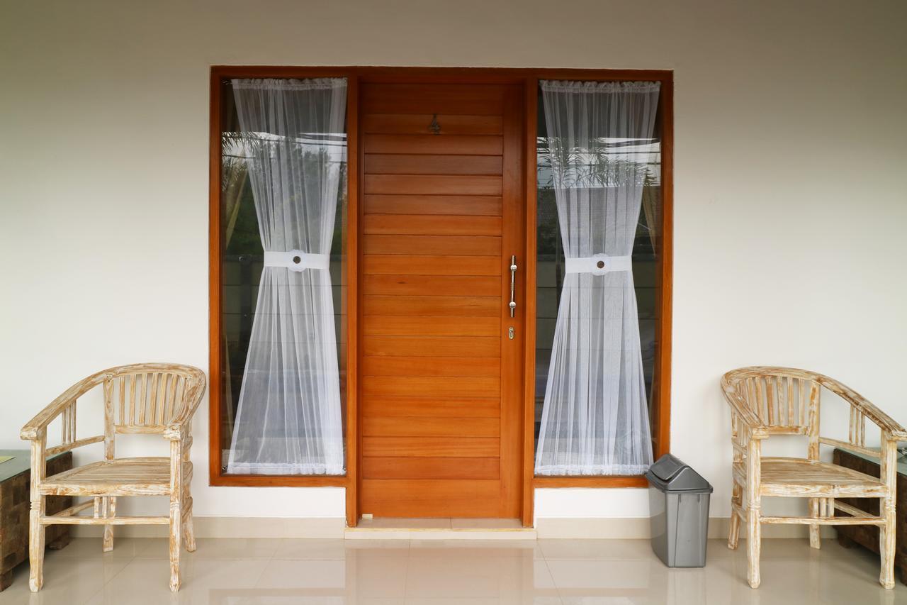 Aghasvina Guest House Canggu エクステリア 写真