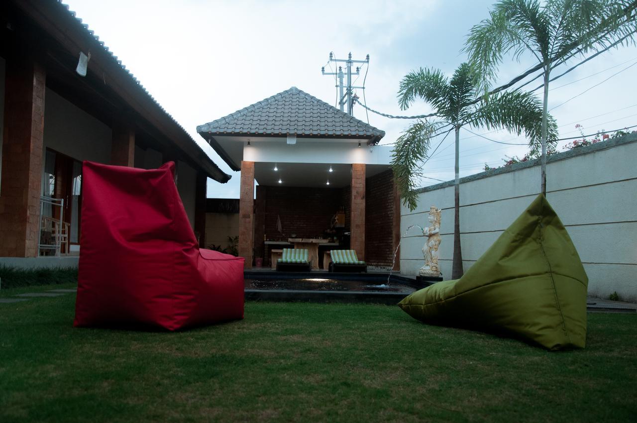 Aghasvina Guest House Canggu エクステリア 写真
