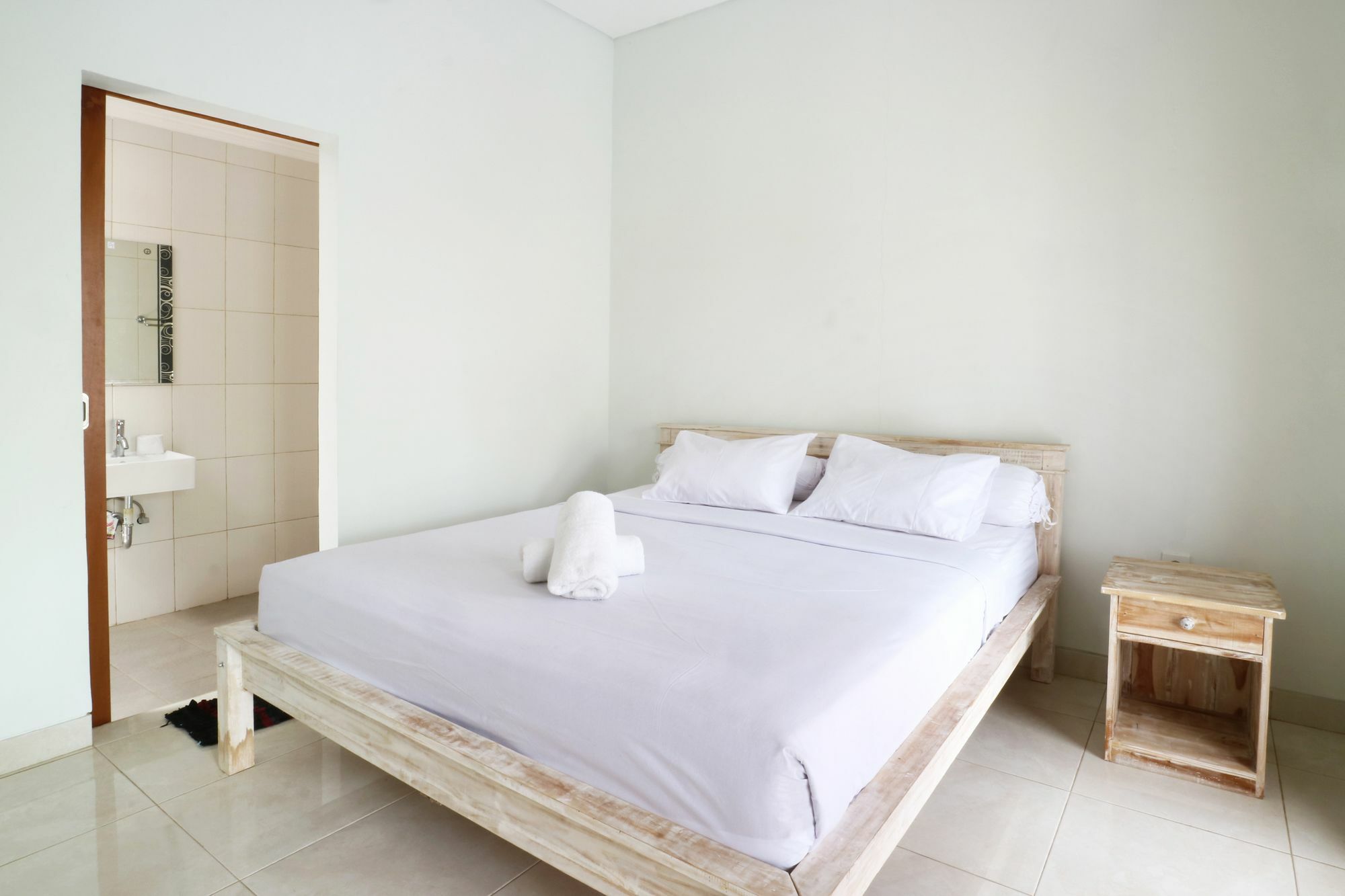 Aghasvina Guest House Canggu エクステリア 写真